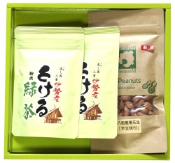 粉末茶「とける緑茶」(50g756円)×2袋
「うす皮落花生」(100g780円)×1袋